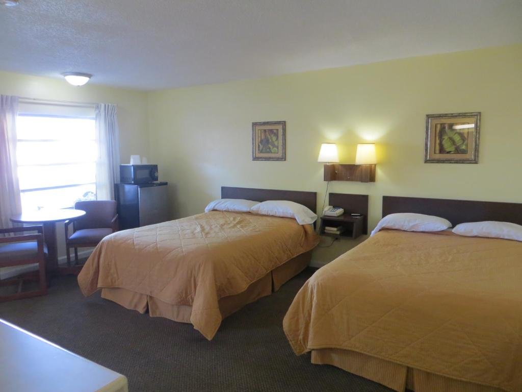 Standard Quadruple Room - view 1