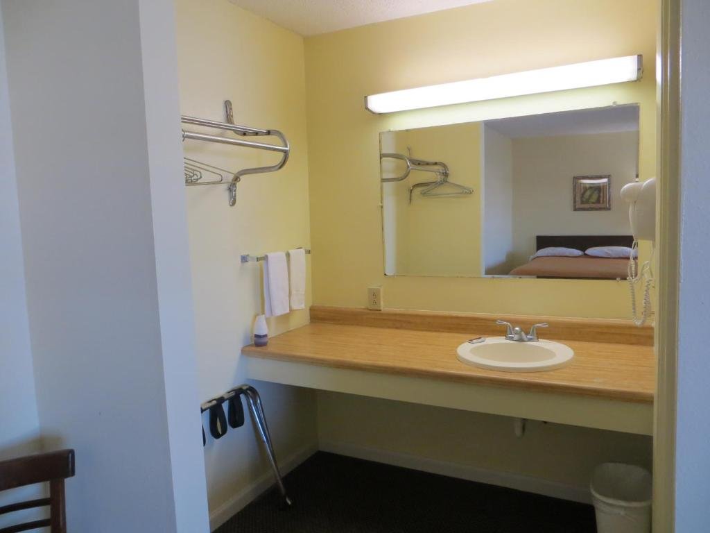 Standard Quadruple Room - view 4